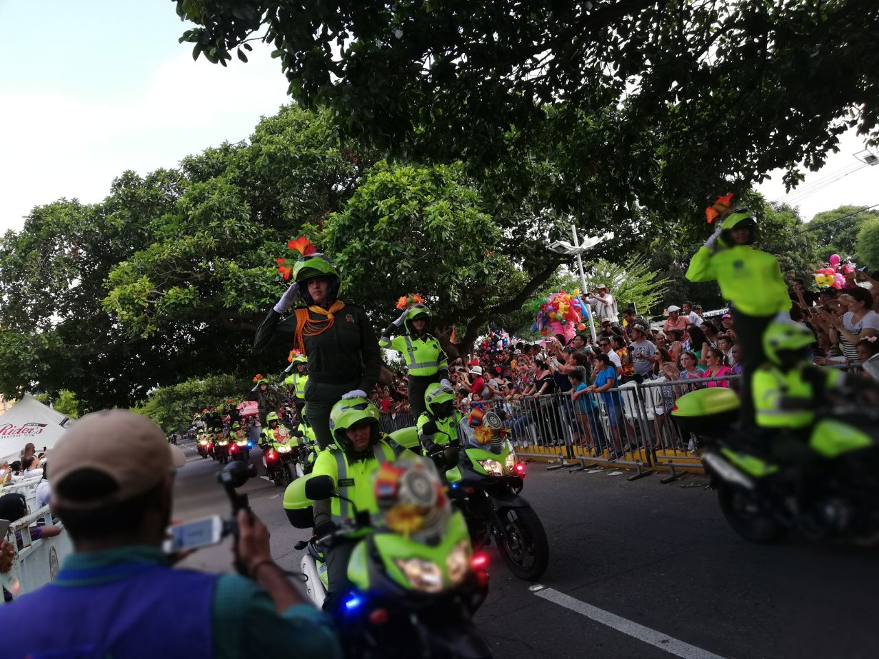 Inspirados en usted, trabajamos por una fiesta en paz 
