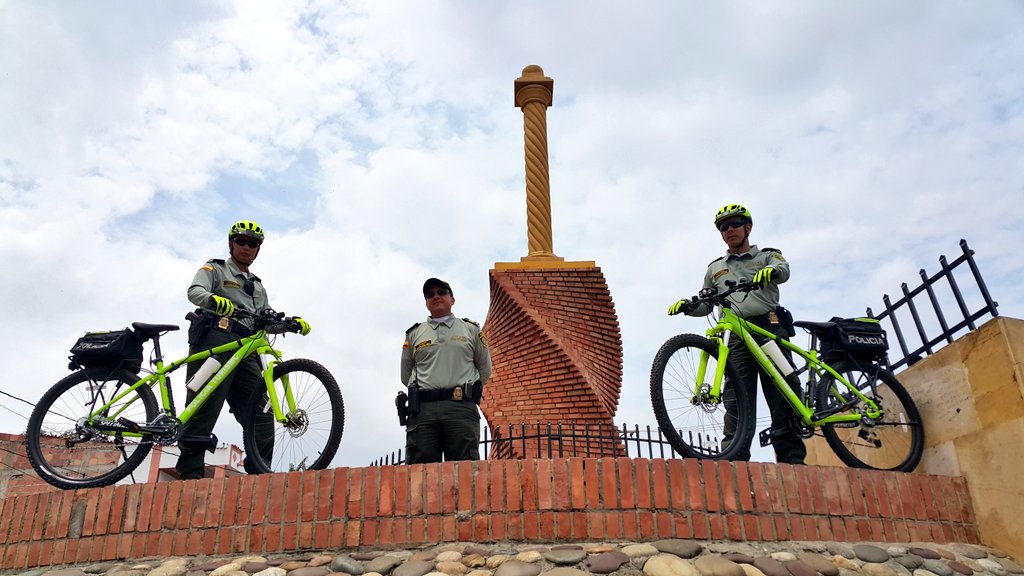 foto-policias-de-turismo-en-bicicletas
