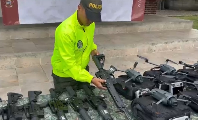 Se incautó 26 fusiles, más de 6.300 cartuchos, 7 drones y cerca de 300 artefactos explosivos. Pretendía ser enviado para fortalecer las estructuras criminales en Guaviare y Caquetá. 