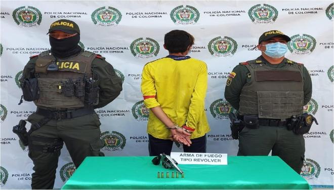 Individuo portaba un arma de fuego en vía pública