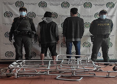 Dos sujetos hurtan camilla