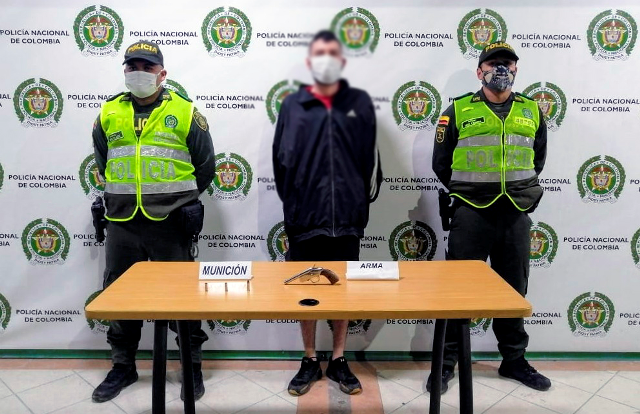 Dos-hombres-capturados-y-un-adolescente-aprehendido-con-armas-ilegales-en-la-capital-risaraldense