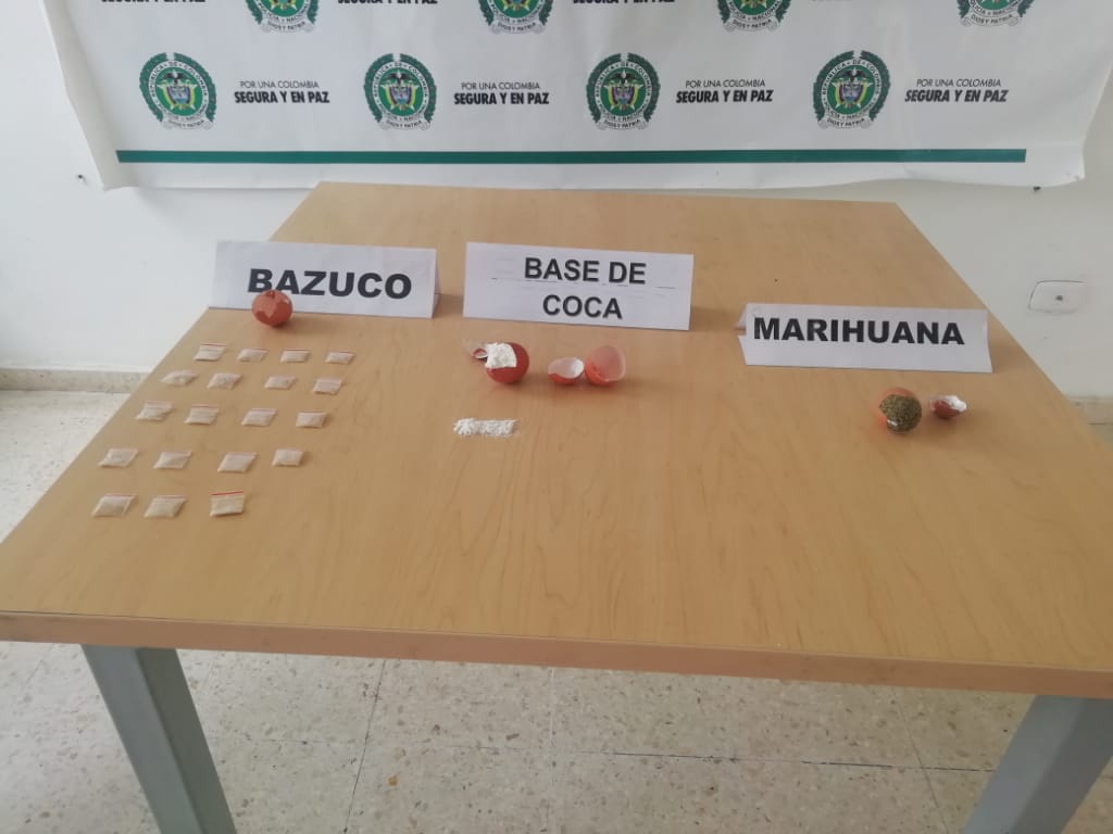 Camuflados-en-un-vehículo-y-al-interior-de-cascaras-de-huevo 