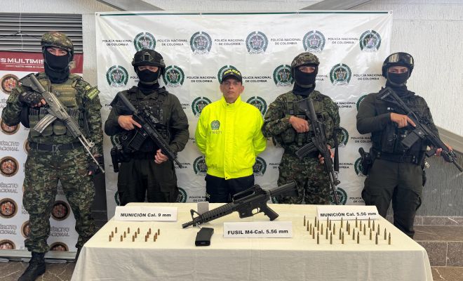 un integrante del ej&eacute;rcito, cuatro polic&iacute;as, un fusil, un proveedor y munici&oacute;n para armas de fuego