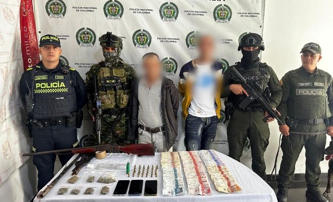 tres policías, un soldado, un arma de fuego, municiones varias, celulares, dinero y estupefacientes