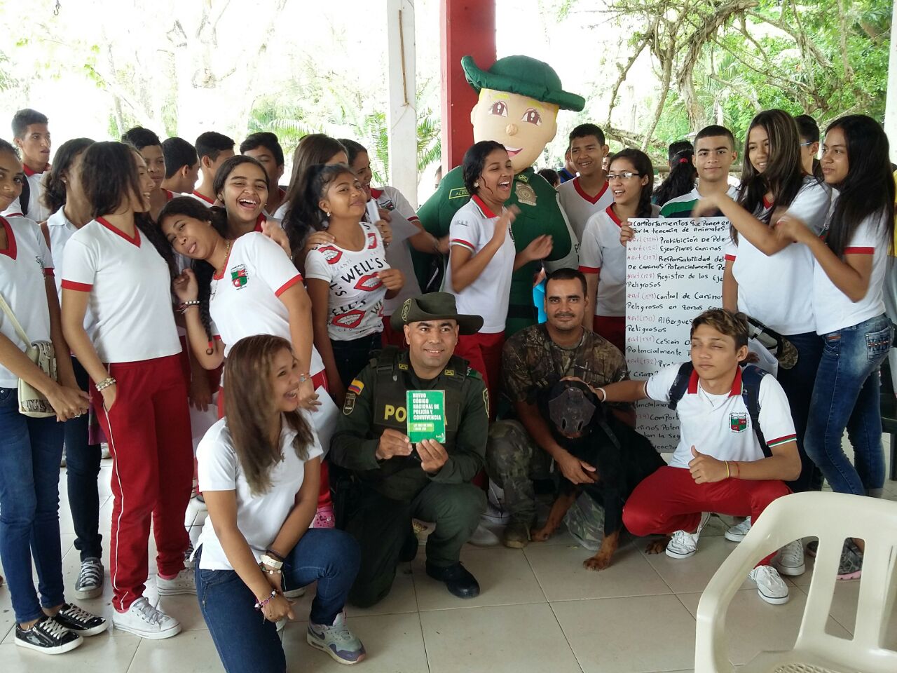la campaña  “Para un Perro Amigable, un dueño responsable”  va en caminada al comportamiento que deben tener nuestras mascotas en en vecindario 
