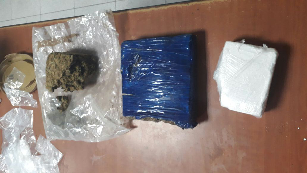 la policía los encuentra con los elementos para la posible venta de estupefacientes 