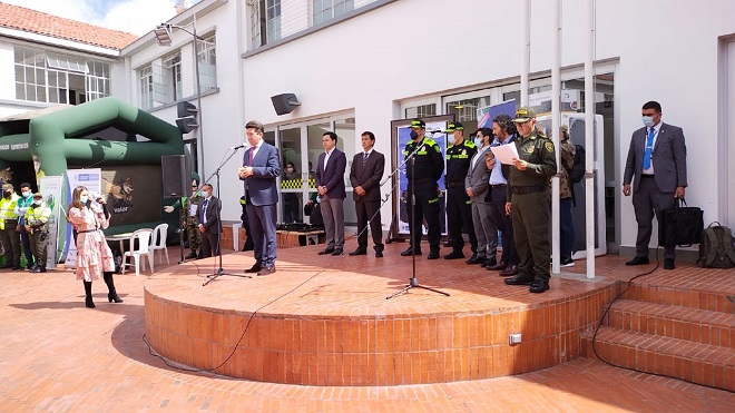 Ministro y Policía Nacional evento