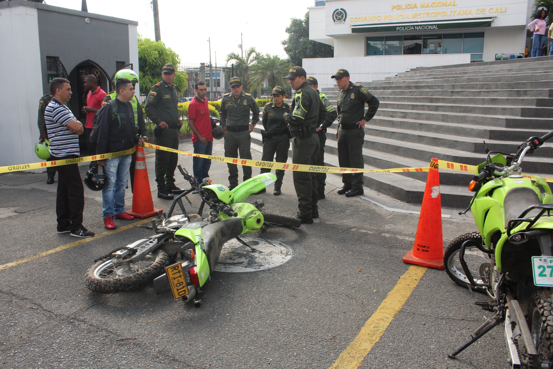 Se recomienda utizar cascos que cumplan con las normas técnicas