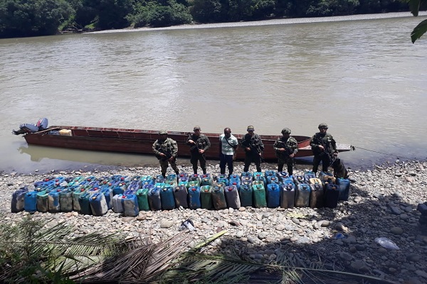 Importante-decomiso-de-combustible-en-el-puerto-fluvial-del-Medio-San-Juan.