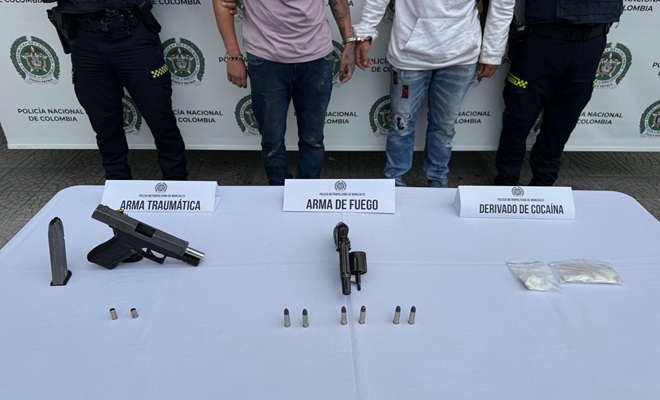 conductor del vehículo se dio  a la fuga fue capturado al interior del automotor 