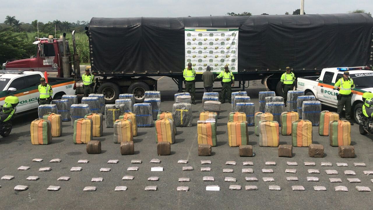 incautacion-dos-toneladas-de-marihuana-en-papa-policia-valle