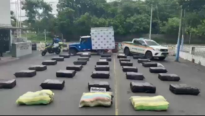 El capturado, estupefaciente y vehículo incautado, fueron dejados a disposición