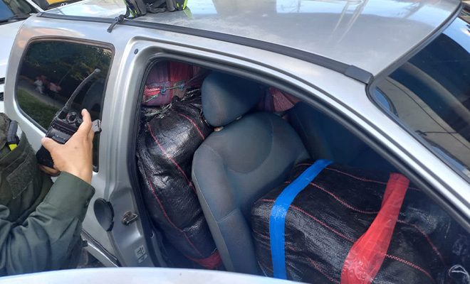 La persecución de un vehículo dejó como resultado la captura de una persona y la incautación de 1.640 kilos de marihuana.