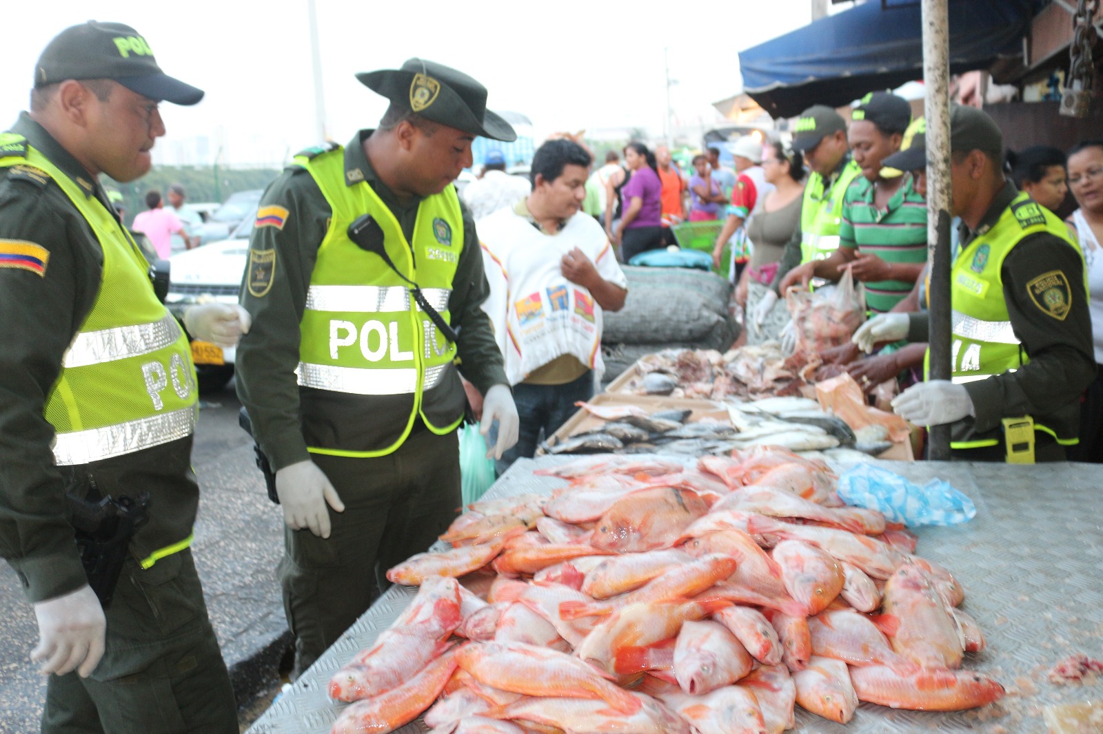 Realizamos-controles-a-ventas-de-pescado-en-el-mercado-de-bazurto