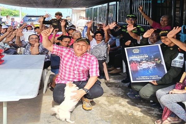Tres Policías con la ciudadanía en jornada de sensibilización para prevenir delitos sexuales