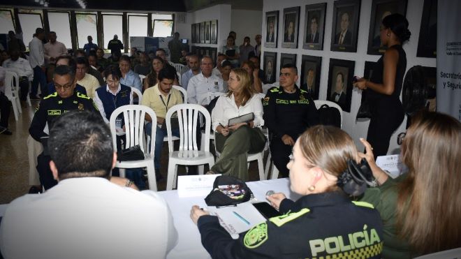 La policía nacional al lado de la ciudadanía