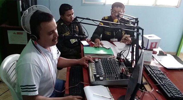 Con una “chocolatada”-la Policía Nacional-y la comunidad-buscan mejorar la salud-de un niño