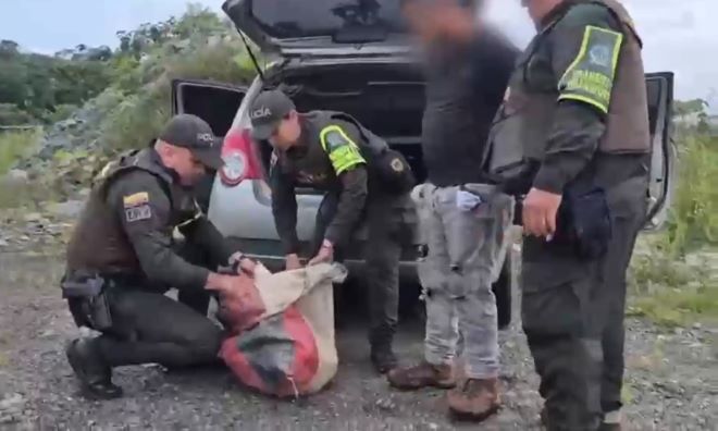 La policía nacional incauta armamento de guerra un hombre