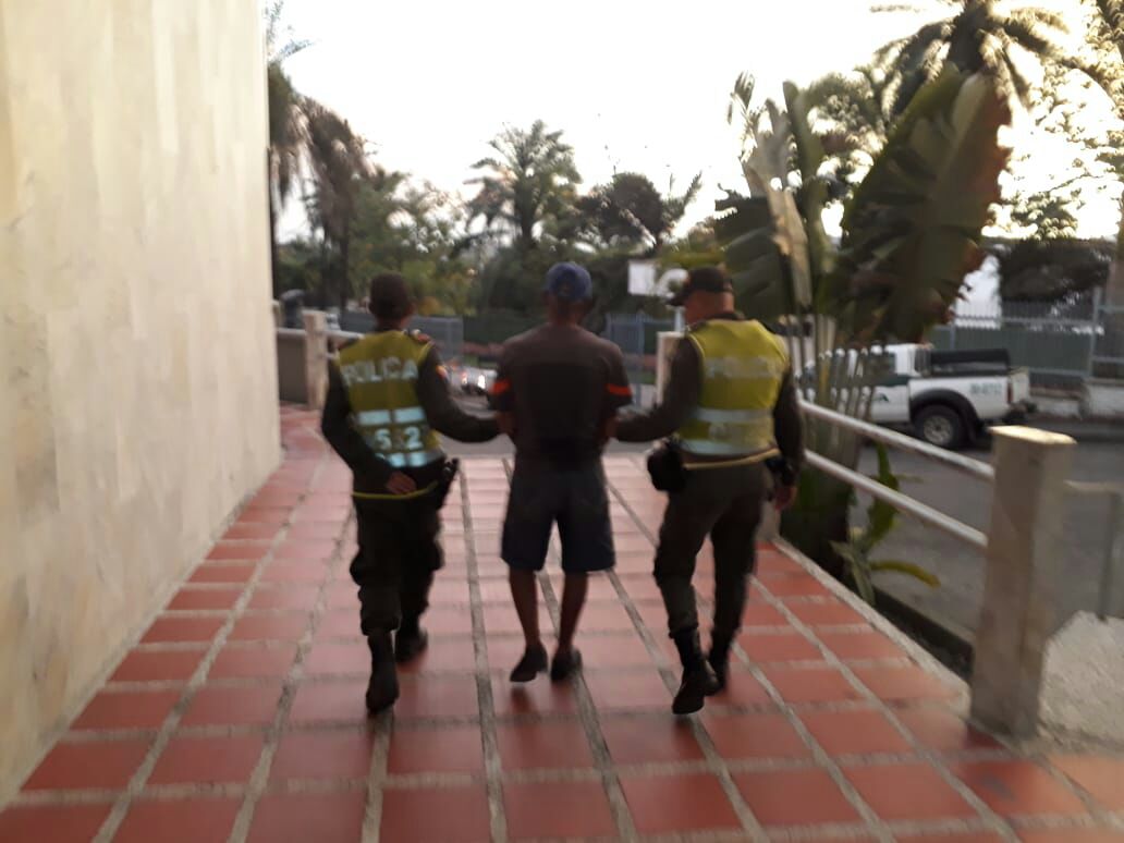 incautacion-licor-adulterado-buenaventura-policia-valle