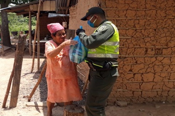 Llevamos-ayudas-a-familias-necesitadas-en-las-Vegas-Cesar