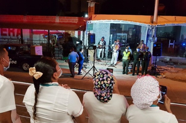 Llevamos-serenata-a-médicos-y-enfermeras-de-Valledupar