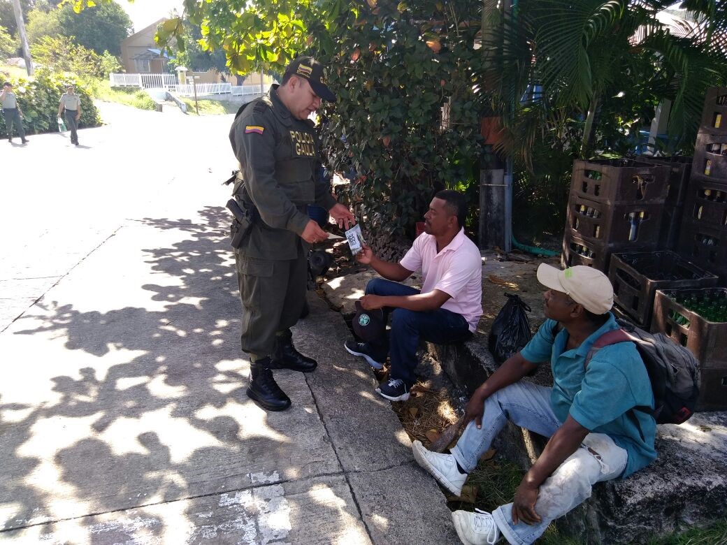 Mediante volantes dieron a conocer el copy “Yo No Pago Yo Denuncio” 