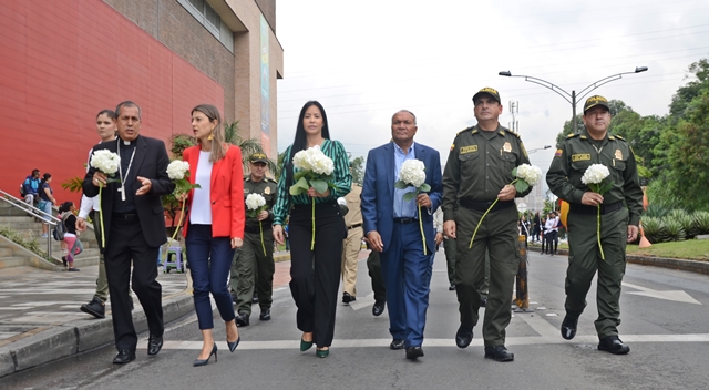 Policía-Antioquia-realiza-homenaje-a-las-sonrisas-de-los-ángeles-.