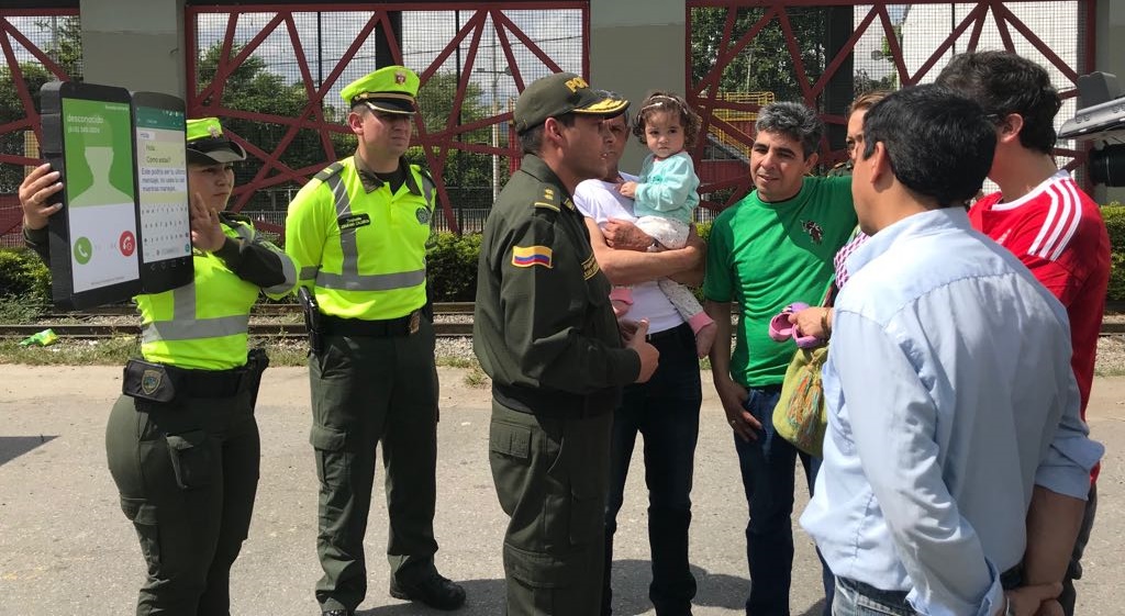 nadie_puede_conducir_por_ti_el_celular_puede_esperar_