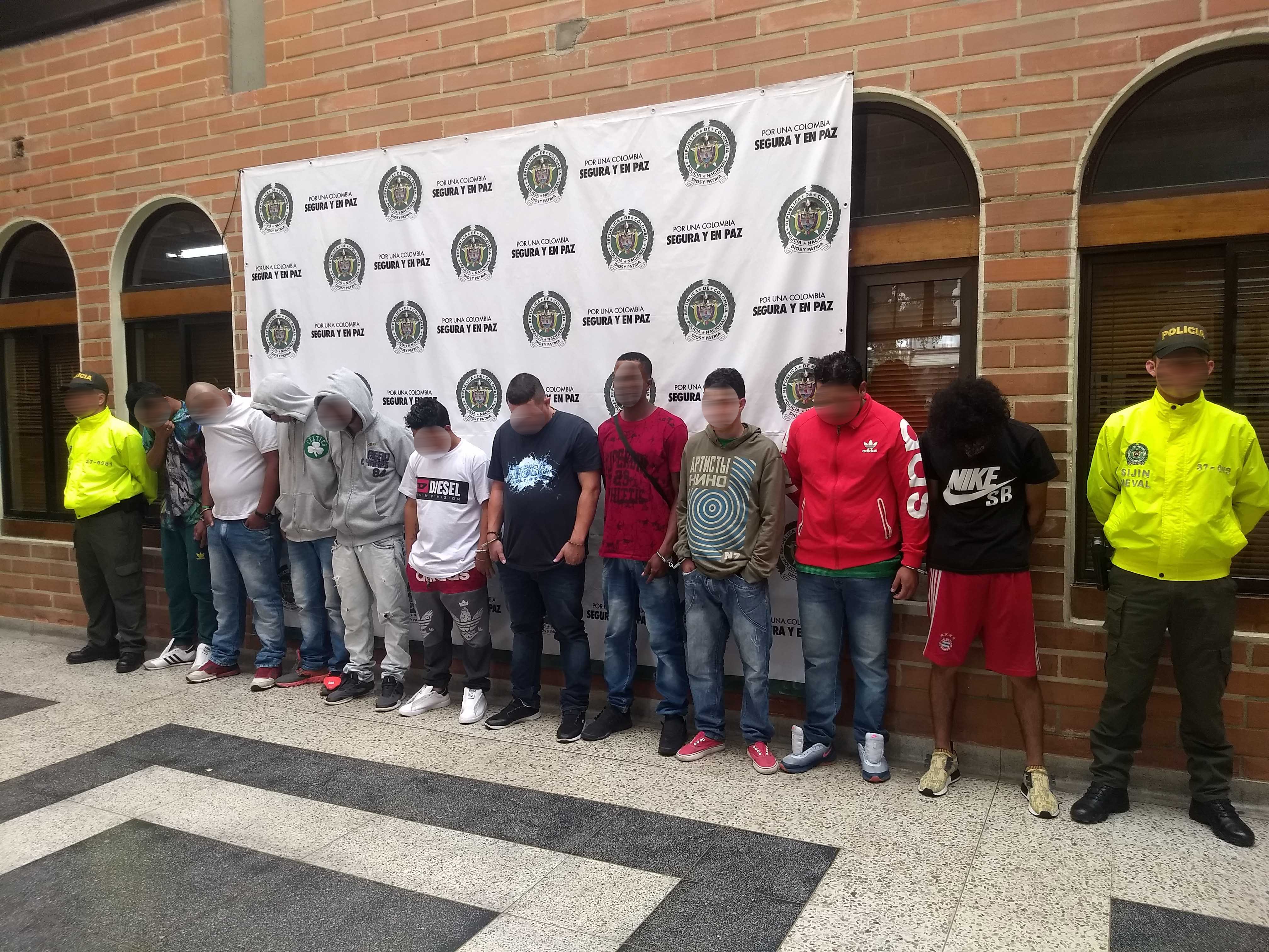 Policías de la Sijin en Medellín custodian capturados por tráfico de drogas