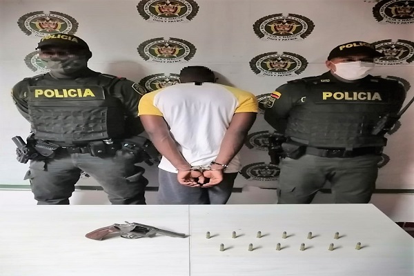 Cuatro armas de fuego fueron incautadas.