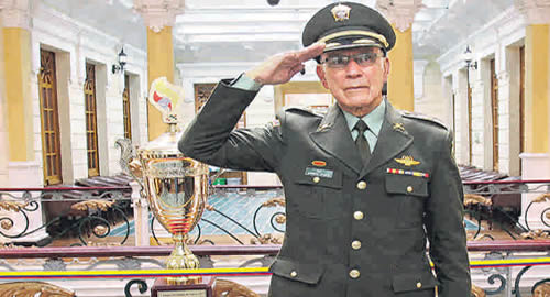 El oficial activo más veterano