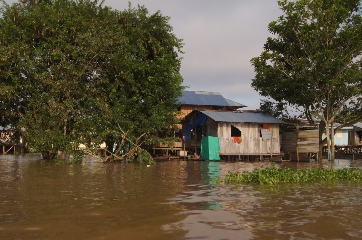 Policía Nacional orienta en el amazonas ante eventualidades por ola invernal  