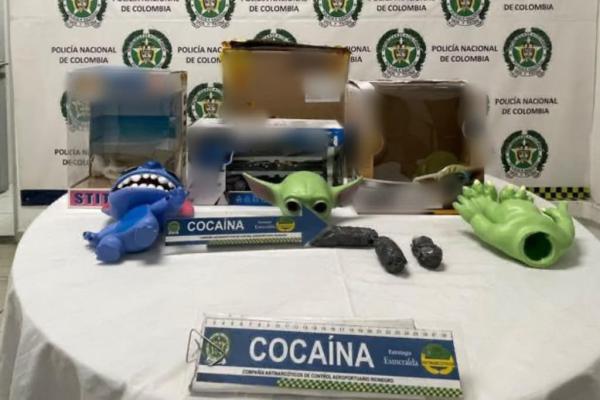Cocaína camuflada en cajas 