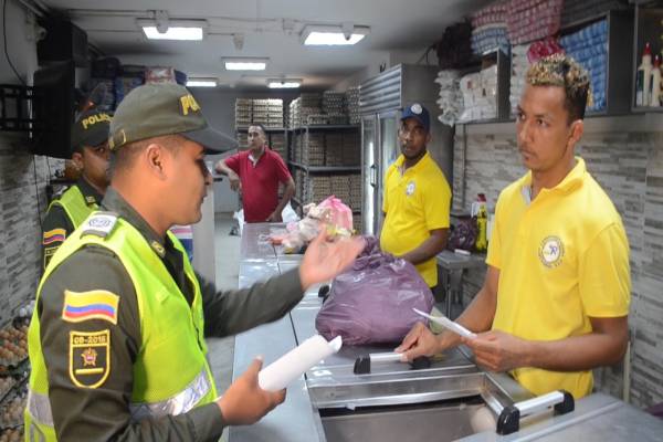 Comerciantes firman pacto por las buenas prácticas