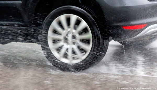 policia-colombia-recomendaciones-hidroplaneo