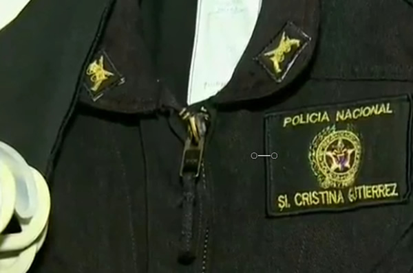 policia-nacional-colombia-dia-madres-celebracion