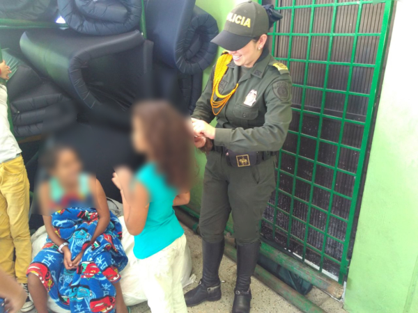 policia-presente-puerto-valdivia-antioquia-colombia