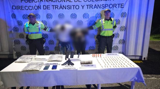Policía de Tránsito del Meta capturó a dos sujetos que trasportaban estupefacientes y munición de guerra 