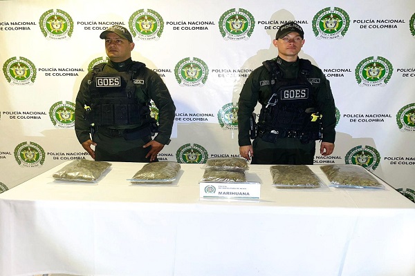 Dos polic&iacute;as con la incautaci&oacute;n de mas de 26 kilos de marihuana