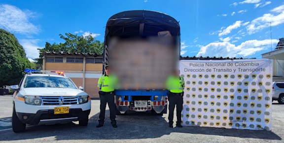 Policía incautó en vía nacional más de mil cajas de cerveza que eran transportadas de manera ilegal 