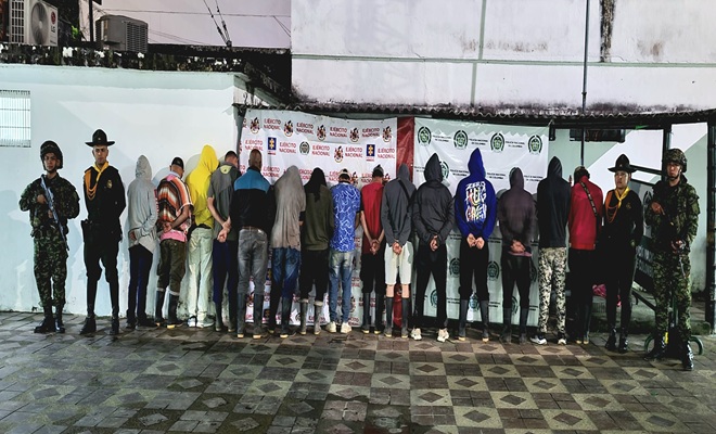 Dos policías y grupo de personas capturadas por minería ilegal en caldas