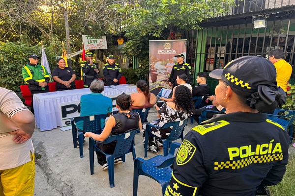 Clausura de Promotores de Convivencia y Seguridad Ciudadana con ciudadanos y policías reunidos
