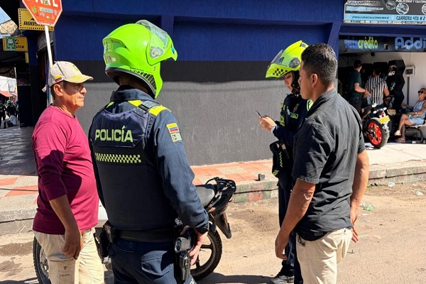 La Policía Nacional y la Alcaldía realizaron controles a personas, vehículos y establecimientos, además de verificación técnica de motocicletas y acciones preventivas con comerciantes.