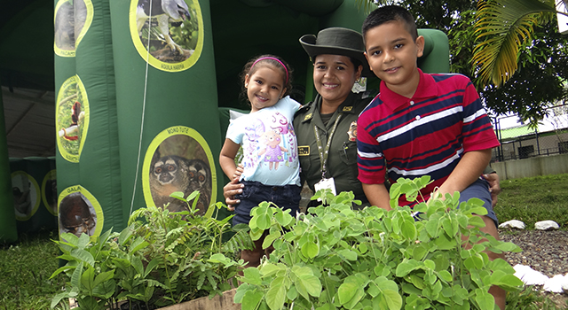 La Policía Nacional-vela por la protección de la palma de cera-hogar del loro orejiamarillo-Meta