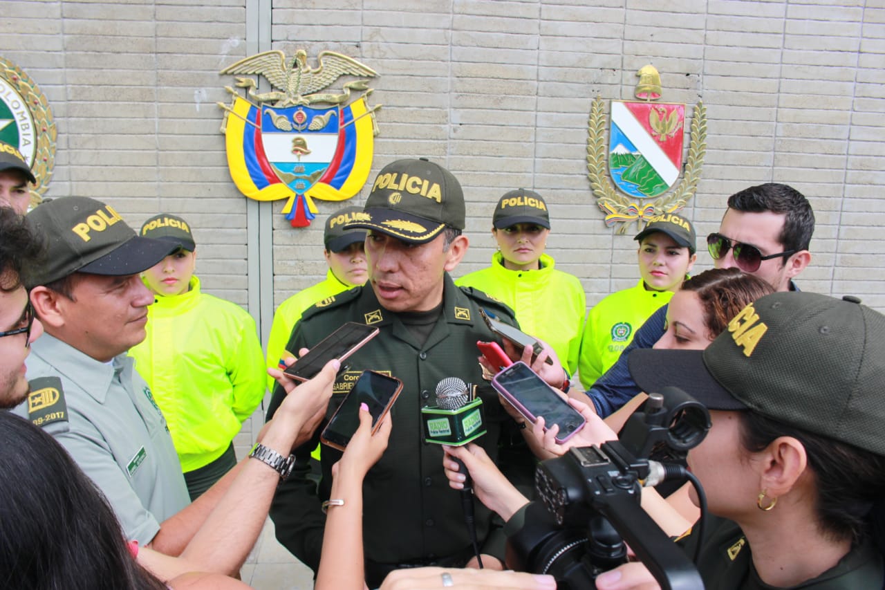 Cuatro hombres y una mujer fueron los capturados mediante diligencias de allanamiento y registró.