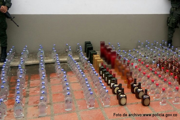 Desmantelamiento de alambique clandestino para la producción del licor adulterado. 