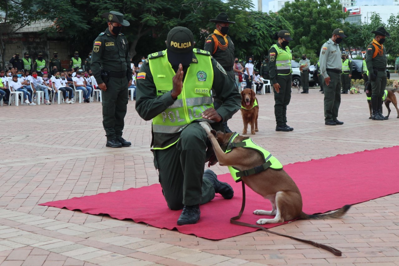 La Policía Nacional conmemora la primera ceremonia de caninos y felinos en la heroica