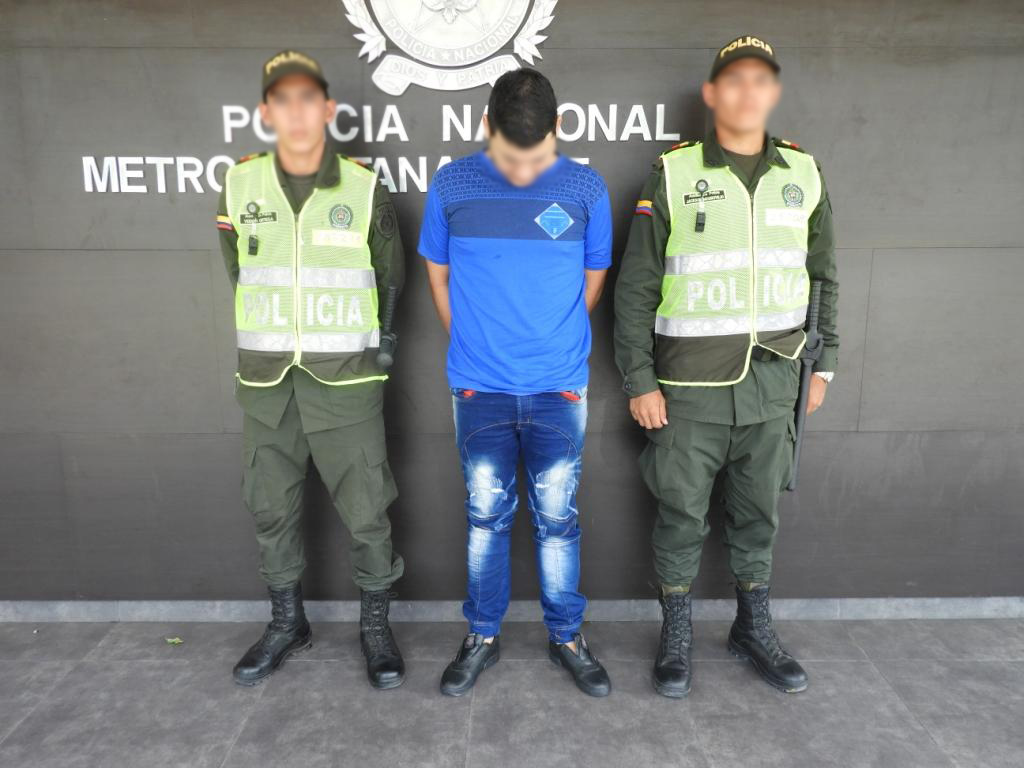 Tras-las-rejas-hombre-que-estaría-buscado-judicialmente-los-delitos-por-los-cuales-se-le-sindican-serian-porte-tráfico-de-estupefacientes-y-porte-ilegal-de-armas-de-fuego 