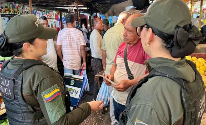 uniformadas Gaula y ciudadano